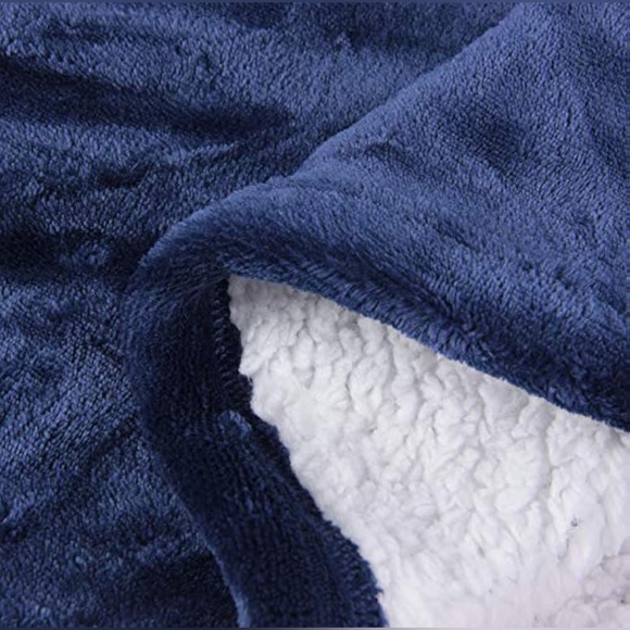 NWT Oversized Wearable Hoodie Blanket Sherpa Wearable Blanket Sweater Sweatshirt - Picture 2 of 12